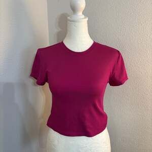 7DIAMONDS Women's Core Crew Neck Tee in Burgundy